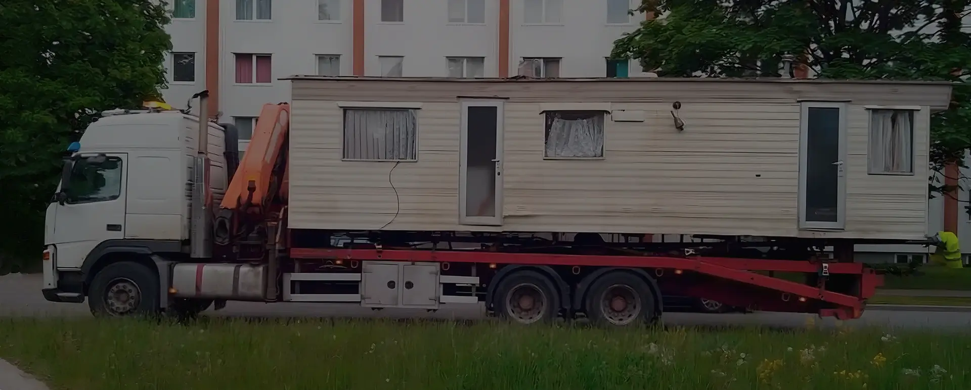 Получить онлайн цены на доставку низким тралом дом вагона в селе Архангельское (Приволжский округ - Республика Башкортостан - Башкирия) на сайте самостоятельно